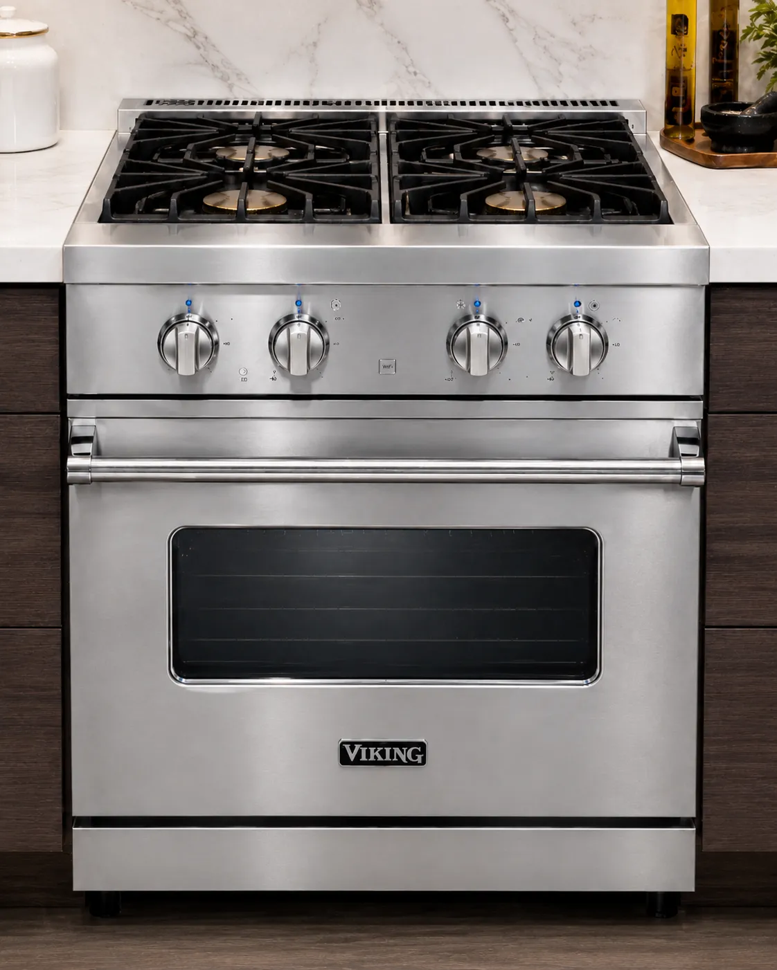 Professional gas range with four burners